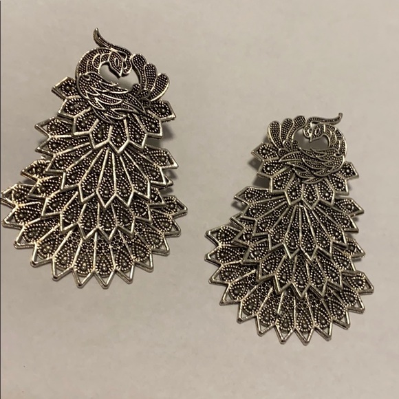 Beautiful metallic earrings - Picture 3 of 4